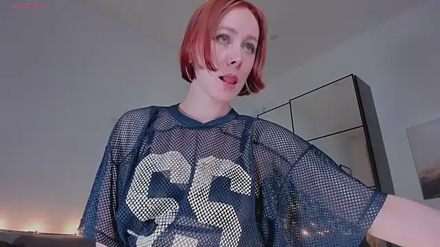 Snapshot of LilianKroft chatting on 06/18/26, 12:31 LilianKroft online show from 06/18/26, 12:31