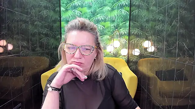 Snapshot of LeaPure chatting on 01/02/25, 11:20 LeaPure online show from 01/02/25, 11:20