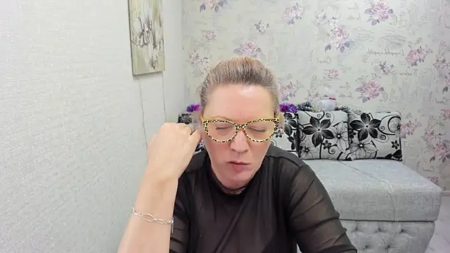 LeaPure online show from 01/12/25, 09:30