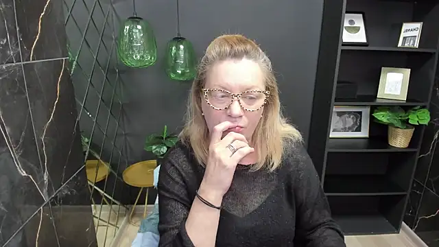 Snapshot of LeaPure chatting on 03/01/25, 05:09 LeaPure online show from 03/01/25, 05:09