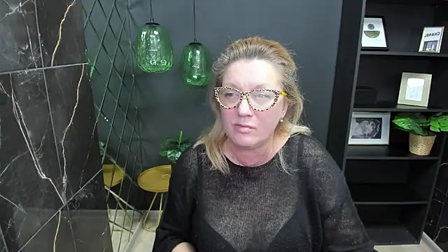 Snapshot of LeaPure chatting on 03/01/25, 11:17 LeaPure online show from 03/01/25, 11:17