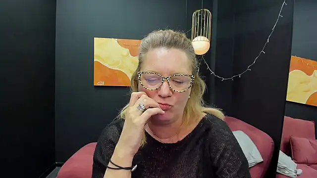 Snapshot of LeaPure chatting on 03/01/25, 02:23 LeaPure online show from 03/01/25, 02:23