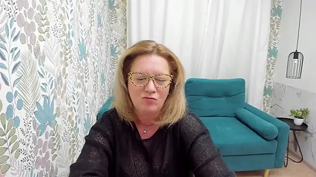 Snapshot of LeaPure chatting on 03/08/25, 08:22 LeaPure online show from 03/08/25, 08:22