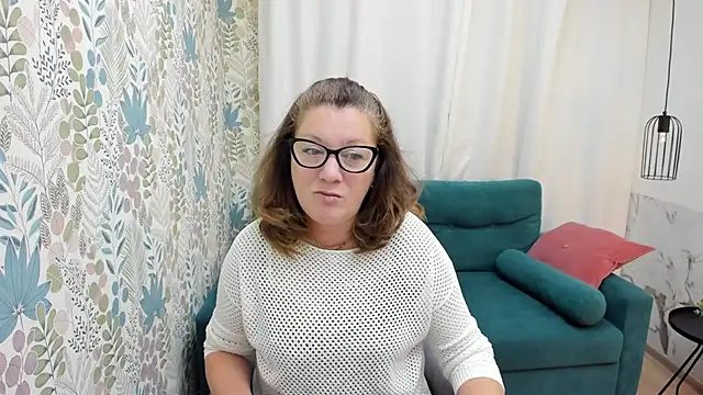 Snapshot of LeaPure chatting on 11/15/25, 05:05 LeaPure online show from 11/15/25, 05:05