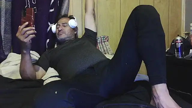 Snapshot of dantehot2020 chatting on 02/18/26, 11:44 dantehot2020 online show from 02/18/26, 11:44