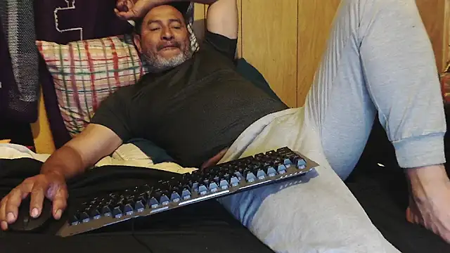 Snapshot of dantehot2020 chatting on 03/01/26, 04:03 dantehot2020 online show from 03/01/26, 04:03