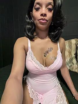 Snapshot of Rakiyahcharms chatting on 06/06/26, 01:16 Rakiyahcharms online show from 06/06/26, 01:16