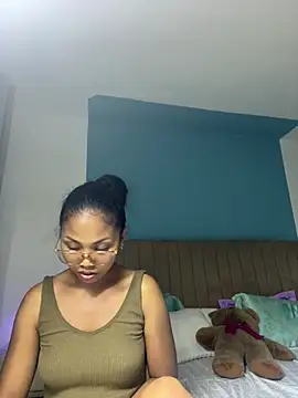 Snapshot of naya86 chatting on 05/28/26, 02:47 naya86 online show from 05/28/26, 02:47