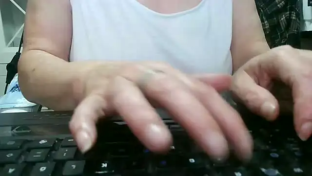 Snapshot of heidi60 chatting on 11/06/25, 07:04 heidi60 online show from 11/06/25, 07:04