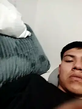 Snapshot of mikeeeeeell chatting on 12/23/25, 04:21 mikeeeeeell online show from 12/23/25, 04:21