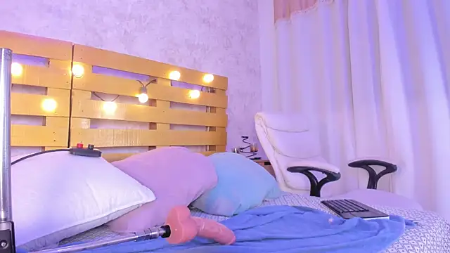 cristinapuerta  online show from 12/18/25, 11:49