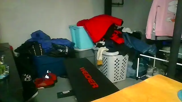 Snapshot of BigWayneBabyXXX chatting on 12/15/25, 03:11 BigWayneBabyXXX online show from 12/15/25, 03:11