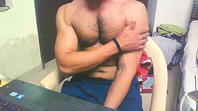 Snapshot of Vbestshow chatting on 10/10/25, 01:10 Vbestshow online show from 10/10/25, 01:10