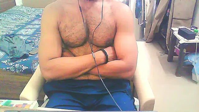 Snapshot of Vbestshow chatting on 11/06/25, 11:33 Vbestshow online show from 11/06/25, 11:33