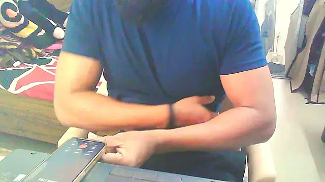 Snapshot of Vbestshow chatting on 12/02/25, 12:10 Vbestshow online show from 12/02/25, 12:10