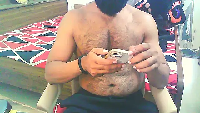 Snapshot of Vbestshow chatting on 12/04/25, 11:52 Vbestshow online show from 12/04/25, 11:52