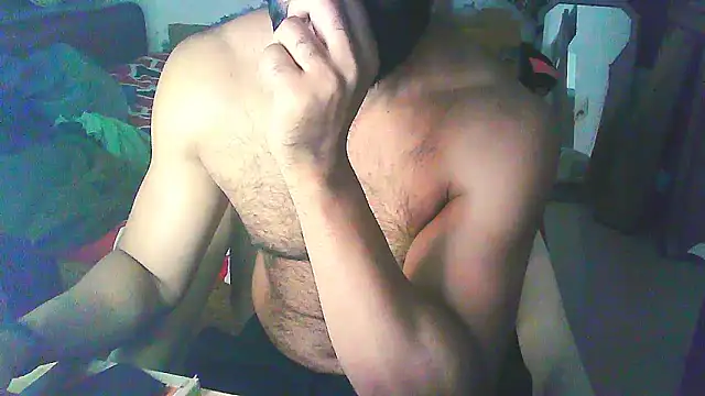 Snapshot of Vbestshow chatting on 12/16/25, 12:10 Vbestshow online show from 12/16/25, 12:10