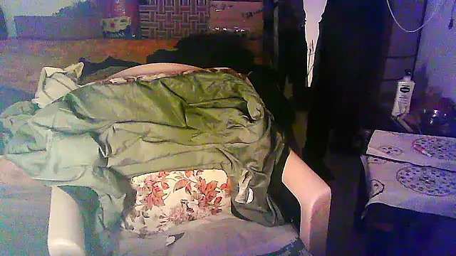 Snapshot of Vbestshow chatting on 01/05/26, 05:49 Vbestshow online show from 01/05/26, 05:49