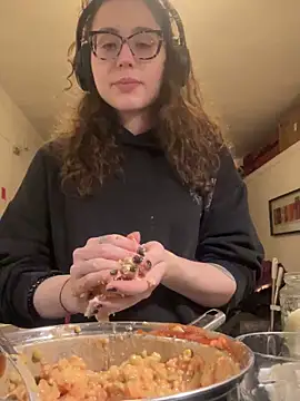 ladyturtle online show from 04/01/26, 07:33