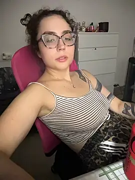 ladyturtle online show from 08/02/26, 09:02