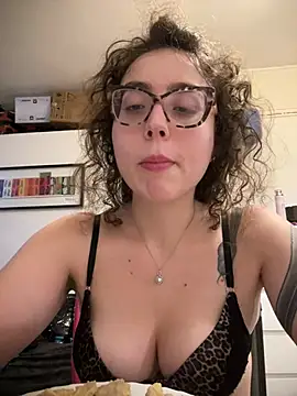 ladyturtle online show from 08/03/26, 11:52