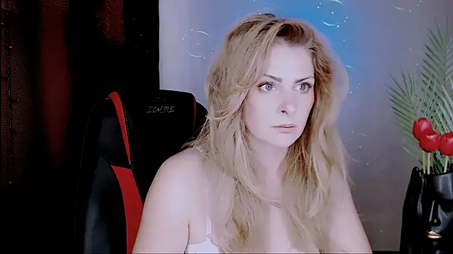 Snapshot of Eleonores chatting on 09/12/25, 05:07 Eleonores online show from 09/12/25, 05:07