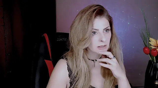 Snapshot of Eleonores chatting on 11/18/25, 05:12 Eleonores online show from 11/18/25, 05:12