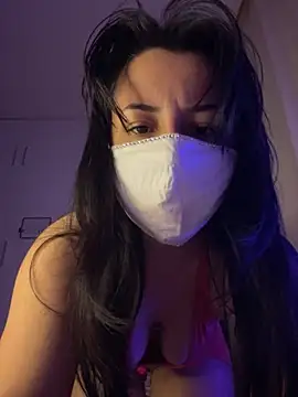 White-Petite online show from 04/03/26, 07:56