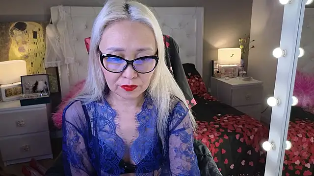 RoxalanaStar online show from 01/31/26, 11:25