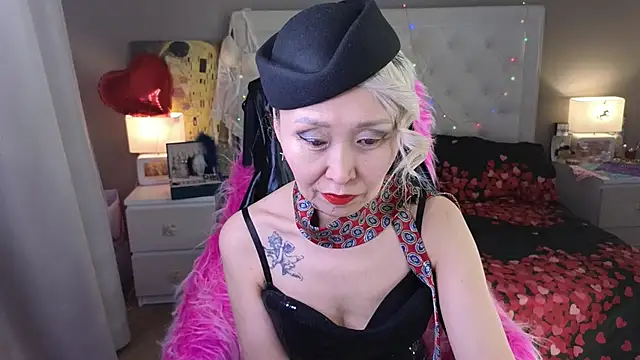 RoxalanaStar online show from 03/31/26, 12:05