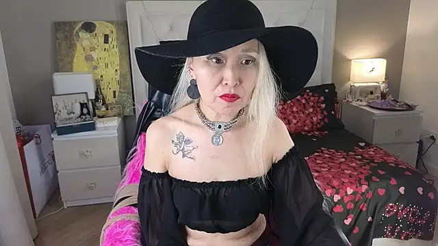 RoxalanaStar online show from 05/30/26, 08:28