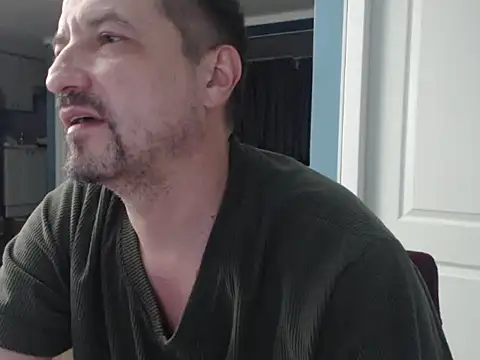 Snapshot of MisterFaithRO chatting on 05/17/26, 01:47 MisterFaithRO online show from 05/17/26, 01:47