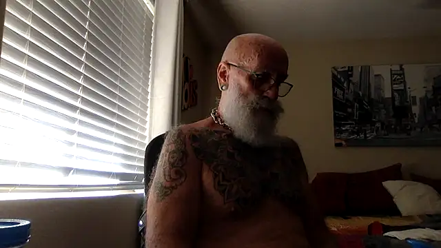 Snapshot of IamReady@xh chatting on 04/15/26, 05:20 IamReadyxh online show from 04/15/26, 05:20