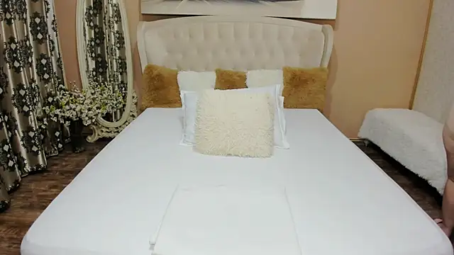 AnneRainn online show from 10/19/25, 07:14