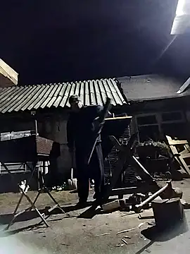 Snapshot of sarpe4 chatting on 10/15/25, 04:18 sarpe4 online show from 10/15/25, 04:18