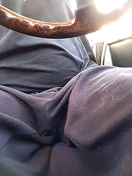 Snapshot of sarpe4 chatting on 10/17/25, 02:19 sarpe4 online show from 10/17/25, 02:19