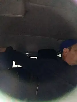 Snapshot of sarpe4 chatting on 10/24/25, 04:31 sarpe4 online show from 10/24/25, 04:31