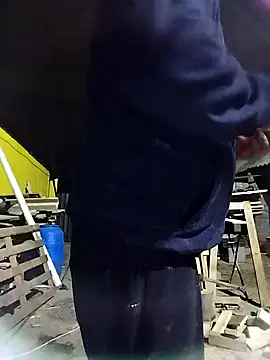 Snapshot of sarpe4 chatting on 11/18/25, 05:17 sarpe4 online show from 11/18/25, 05:17