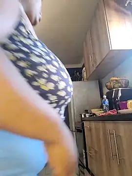 Snapshot of SWEETDOLLY29XX chatting on 10/10/25, 07:18 SWEETDOLLY29XX online show from 10/10/25, 07:18