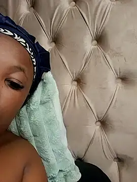 Snapshot of SWEETDOLLY29XX chatting on 10/23/25, 07:18 SWEETDOLLY29XX online show from 10/23/25, 07:18