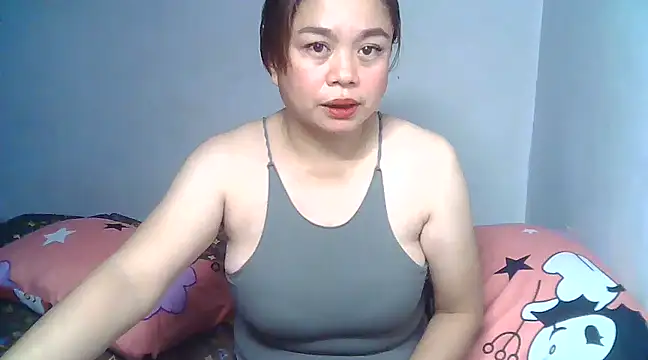 Snapshot of Kariebabe chatting on 12/10/24, 11:00 Kariebabe online show from 12/10/24, 11:00