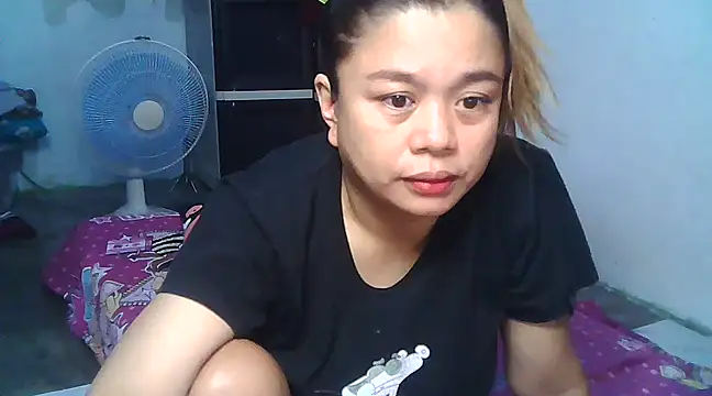 Snapshot of Kariebabe chatting on 12/20/24, 01:25 Kariebabe online show from 12/20/24, 01:25