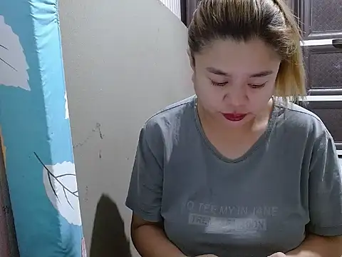 Snapshot of Kariebabe chatting on 12/14/25, 11:20 Kariebabe online show from 12/14/25, 11:20