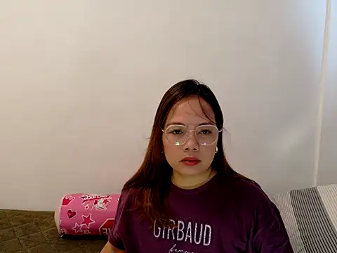 BURBERRY69 online show from 04/23/26, 01:07