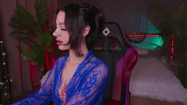 Devilinee online show from 12/12/24, 06:57