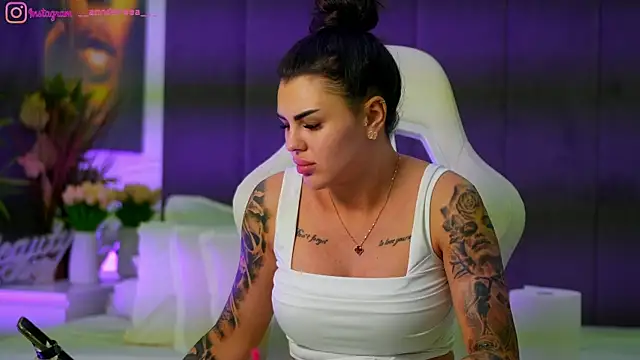 Snapshot of perfectt33n chatting on 11/25/25, 06:52 perfectt33n online show from 11/25/25, 06:52