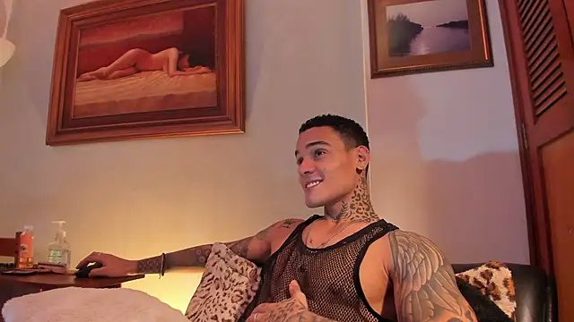 Snapshot of ImDominike chatting on 02/08/25, 10:40 ImDominike online show from 02/08/25, 10:40