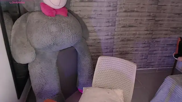 TinnaCobb online show from 04/01/26, 04:15