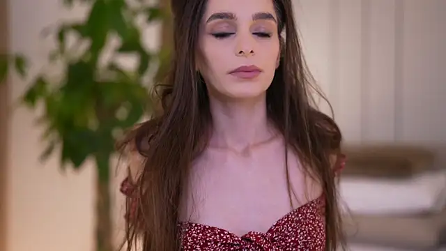 DoviaClaire online show from 12/17/25, 08:09