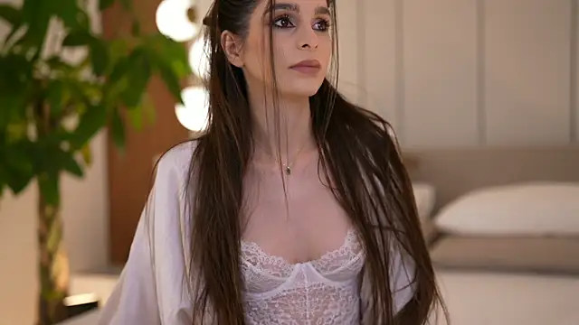 DoviaClaire online show from 12/19/25, 07:59